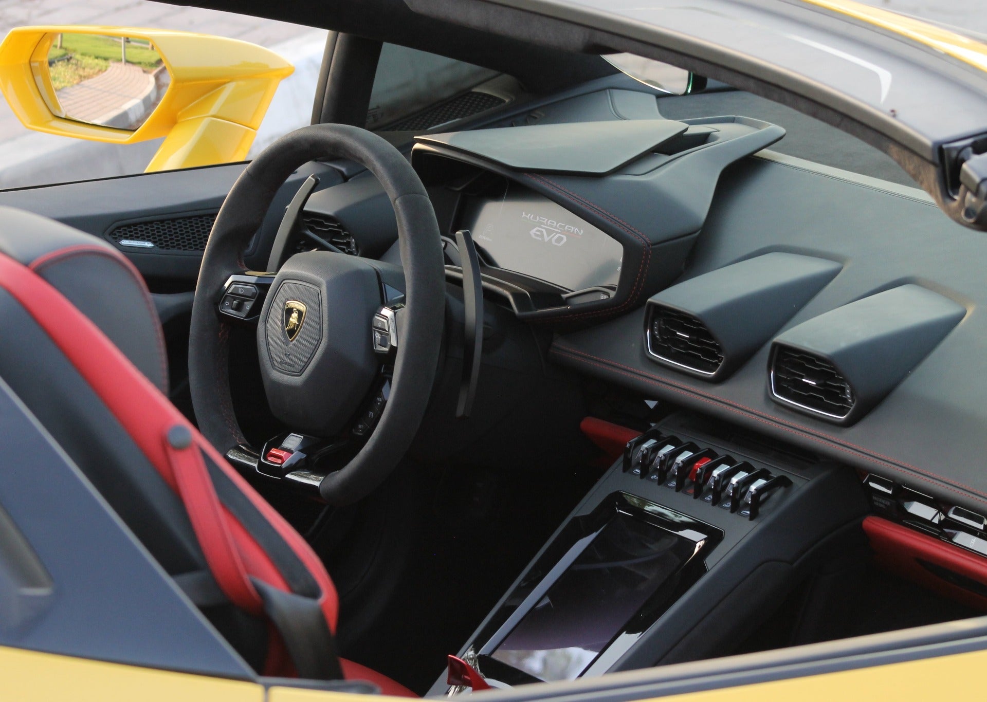 Rent Lamborghini Huracan Evo Spyder 2023 or alternative - Golden Key Rent Car LLC