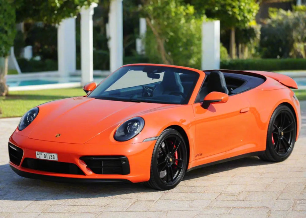 بورش كاريرا 911 GTS4 2023 أو ما شابه ذلك - Sport Car Rental in Dubai